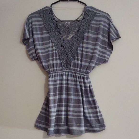 Mossimo Women's Size XS Boho Chic Knit Floral Crocheted Back Gray Striped Top - Picture 4 of 5